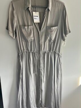 Relaxed Short Sleeve Button-Front Midi Dress in Light Gray